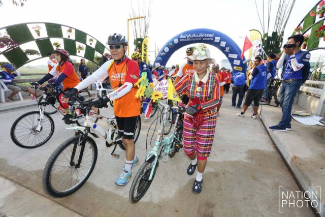 ภาพชุด "ปั่นนำกันกับมหัศจรรย์พรรณไม้นานาชาติ ขอนแก่น"
