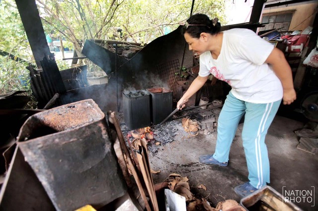 การย้อมผ้าแบบโบราณแห่งเดียวใน จ.สงขลา