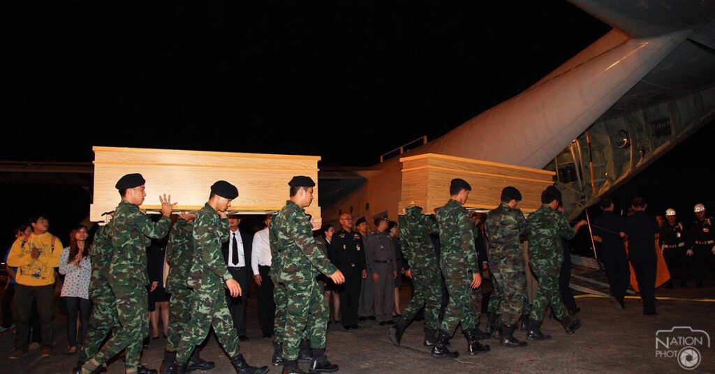 ลำเลียงชาวมาเลย์ 13 ศพขึ้นเครื่องซี 130 กลับประเทศ ลำเลียงชาวมาเลย์ 13 ศพขึ้นเครื่องซี 130 กลับประเทศ