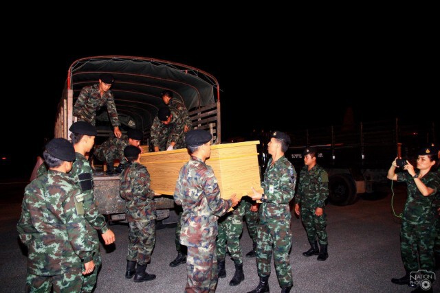 ลำเลียงชาวมาเลย์ 13 ศพขึ้นเครื่องซี 130 กลับประเทศ