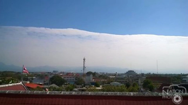 ปรากฏการณ์เมฆครึ่งฟ้า ที่ จ.แพร่