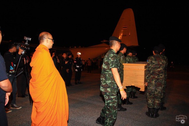 ลำเลียงชาวมาเลย์ 13 ศพขึ้นเครื่องซี 130 กลับประเทศ