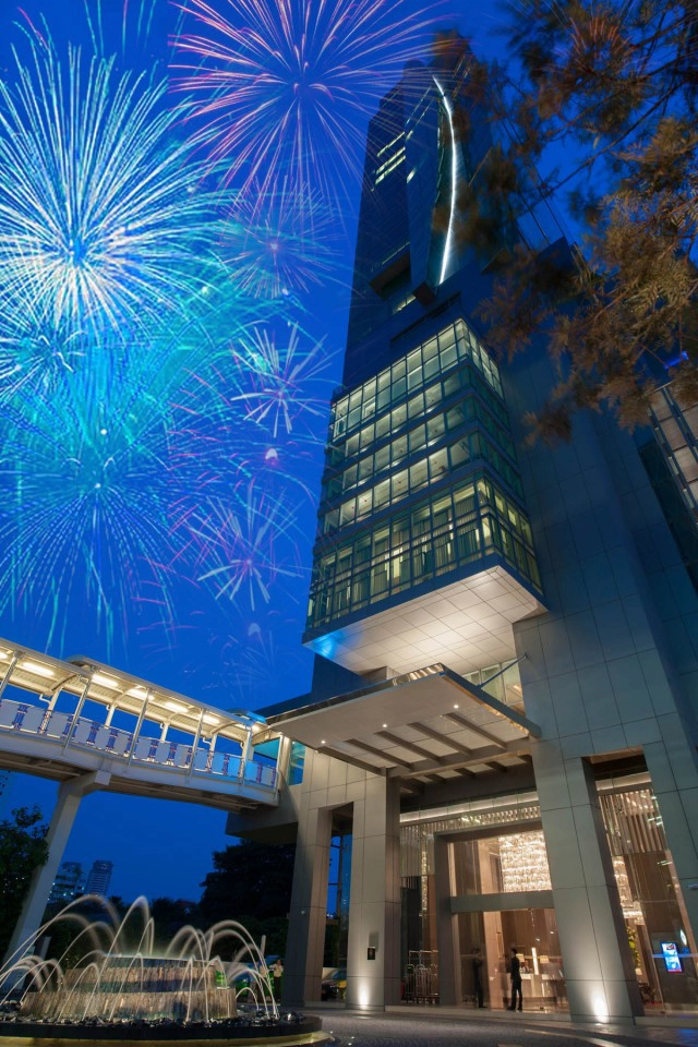 ฉลองคริสต์มาส กับบุฟเฟ่ต์สุดอลังการ ที่ห้องอาหารเดอะ กลาส เฮ้าส์ โรงแรมอีสติน แกรนด์ สาทร กรุงเทพฯ