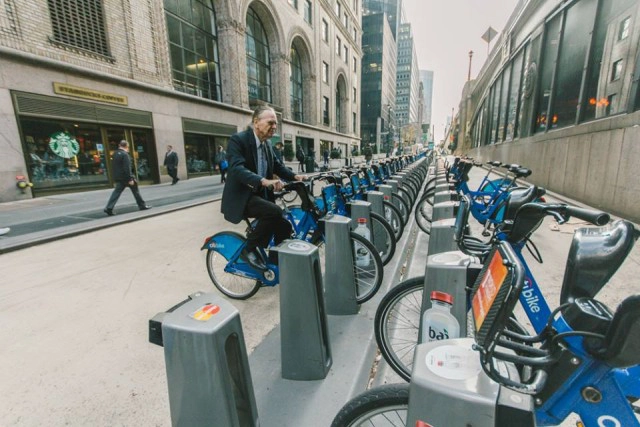 7 ภาพเสียดสีสังคมไทย จากชายต่างแดน (ลุงเนลสัน)