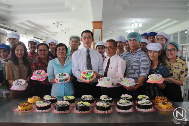 อาชีวะเมืองลับแลออเดอร์แน่น! "เค้กปีใหม่"ร่วมหมื่นปอนด์