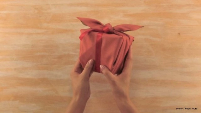 เผย 3 วิธี ห่อของขวัญด้วย"ผ้า" ลดโลกร้อน