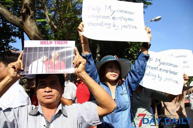 ชาวเมียนมาร์-พระสงฆ์ รวมตัวประท้วงหน้าสถานทูตไทยในย่างกุ้ง