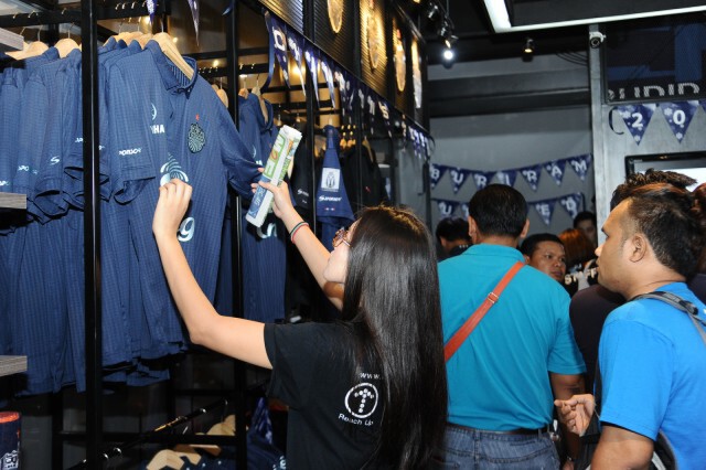 ถล่มทลาย! บุรีรัมย์ ขายเสื้อใหม่วันแรก เฉียด 2 หมื่นตัว