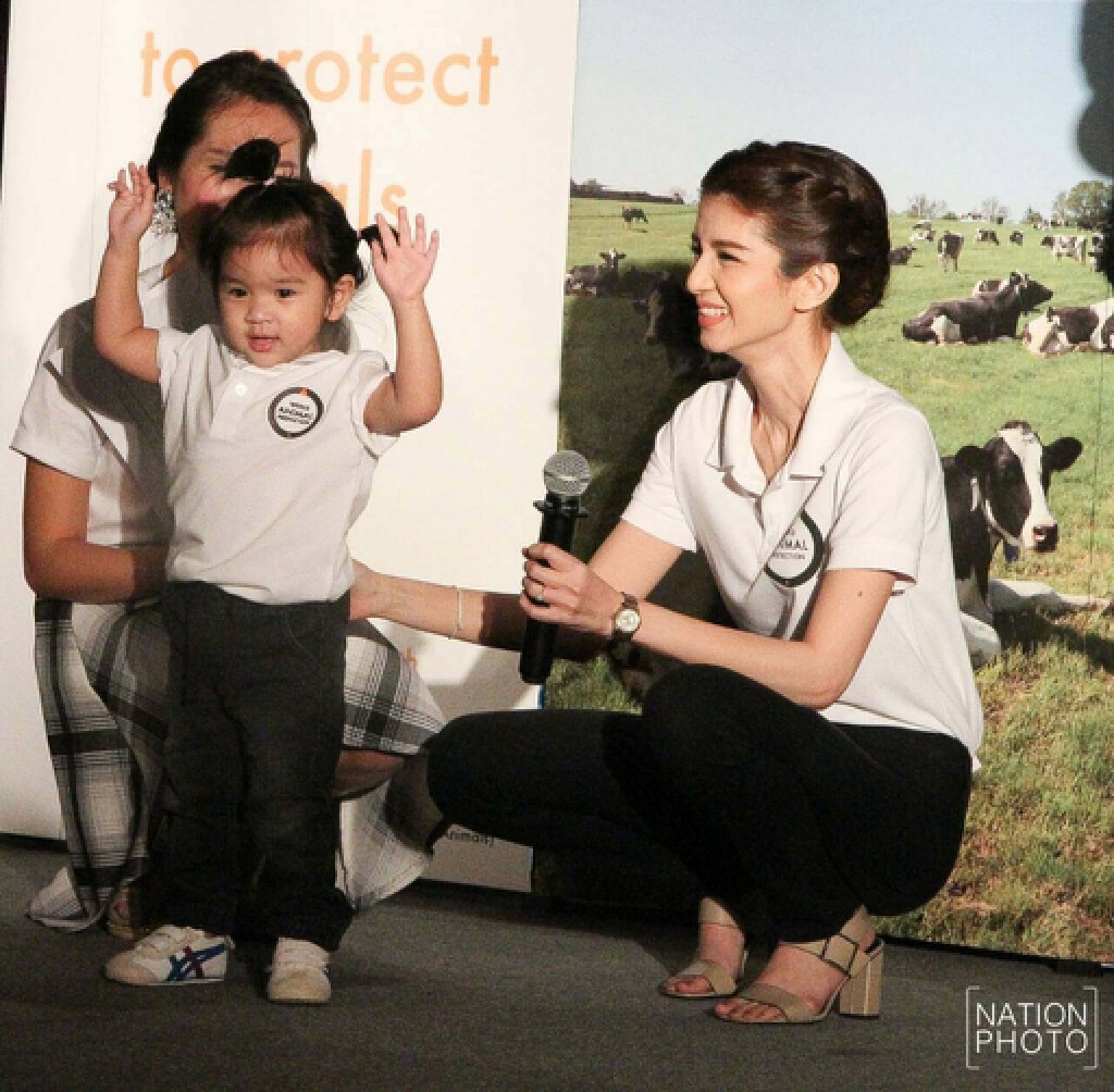 "โบว์"พา"น้องมะลิ"ร่วมงาน องค์การพิทักษ์สัตว์แห่งโลกแทน"ปอ" "โบว์"พา"น้องมะลิ"ร่วมงาน องค์การพิทักษ์สัตว์แห่งโลกแทน"ปอ"