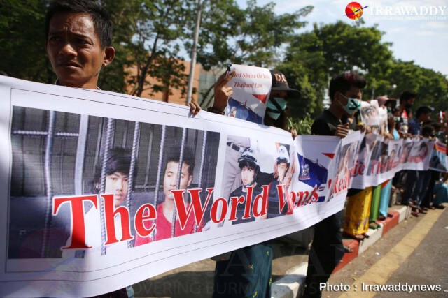 ชาวพม่า 300 คนปักหลักชุมนุมหน้าสถานทูตไทยในย่างกุ้ง