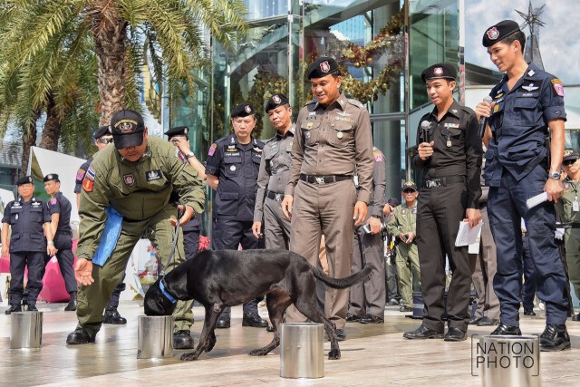 ชื่นชมพลสุนัขตำรวจ (สี่ขา) K-9 ขอเซลฟี่เพียบ