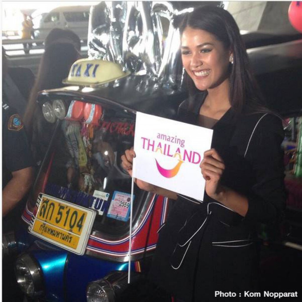 "น้องแนท" ถึงไทยนั่งตุ๊กตุ๊ก ประชาสัมพันธ์ท่องเที่ยว "น้องแนท" ถึงไทยนั่งตุ๊กตุ๊ก ประชาสัมพันธ์ท่องเที่ยว