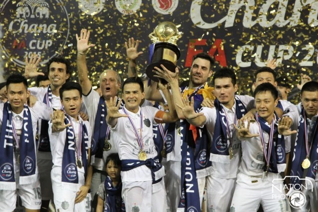 ภาพชุด บุรีรัมย์  ชนะ เมืองทอง 3-1  คว้าแชมป์เอฟเอคัพ