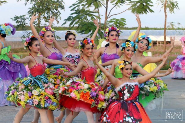 สุดอลังการ !งานเทศกาลขบวน Flora Carnival 2015
