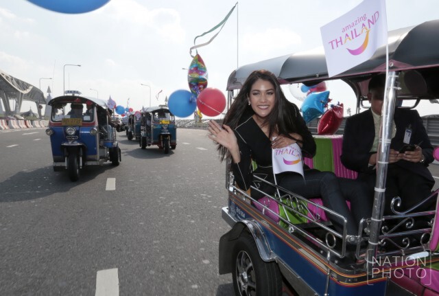 ชมภาพชุด
"น้องแนท" ถึงไทยนั่ง "ตุ๊กตุ๊ก" ประชาสัมพันธ์ท่องเที่ยว