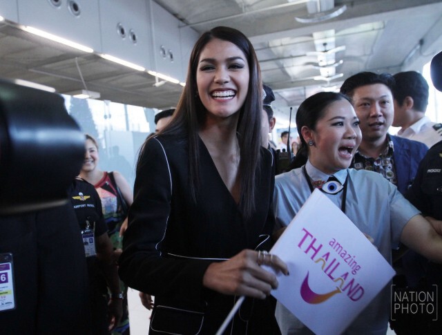 ภาพชุด
"แนท อนิพรณ์"มิสยูนิเวิร์สไทยแลนด์ 2015 เดินทางกลับไทย
