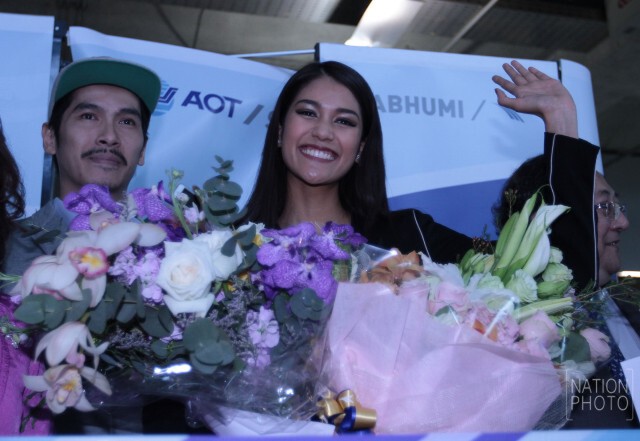 ภาพชุด
"แนท อนิพรณ์"มิสยูนิเวิร์สไทยแลนด์ 2015 เดินทางกลับไทย