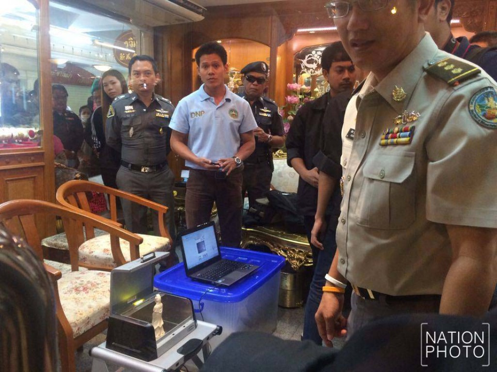 บุกตรวจร้านค้างาช้างกลางกรุง