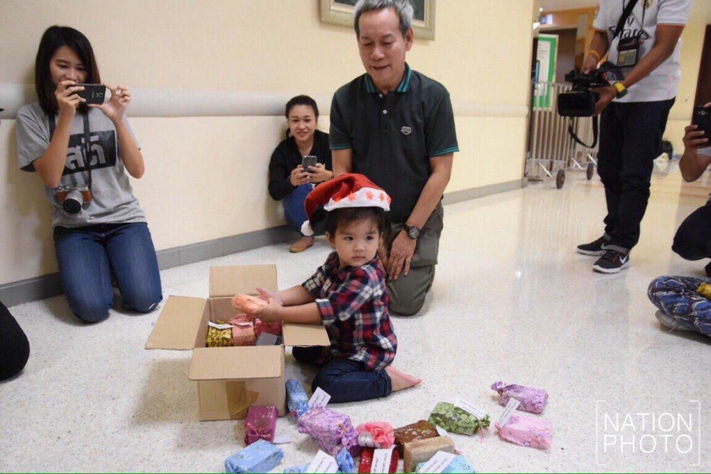 ภาพชุด "น้องมะลิ"มอบของขวัญปีใหม่แก่สื่อมวลชน ภาพชุด "น้องมะลิ"มอบของขวัญปีใหม่แก่สื่อมวลชน