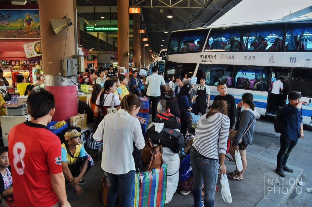 สถานีขนส่งจตุจักรยังแน่น คนแห่ออกต่างจังหวัด สถานีขนส่งจตุจักรยังแน่น คนแห่ออกต่างจังหวัด