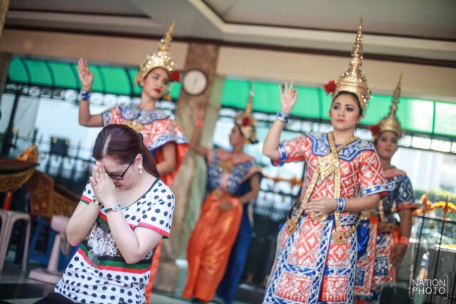 ภาพชุด ปชช.แห่สักการะท้าวมหาพรหมในช่วงปีใหม่
