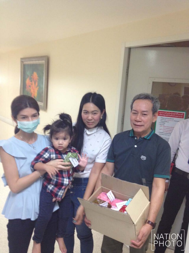 ภาพชุด "น้องมะลิ"มอบของขวัญปีใหม่แก่สื่อมวลชน