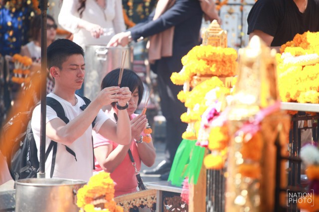 ภาพชุด ปชช.แห่สักการะท้าวมหาพรหมในช่วงปีใหม่