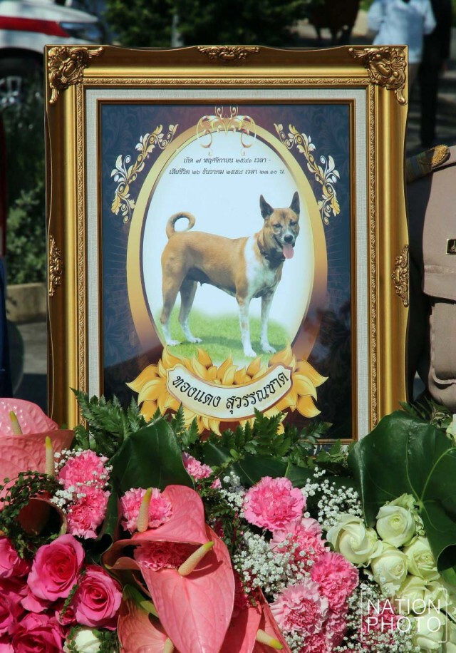 สำนักพระราชวังนำกระดูกคุณทองแดงบรรจุอนุสาวรีย์