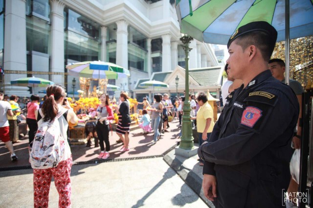 ภาพชุด ปชช.แห่สักการะท้าวมหาพรหมในช่วงปีใหม่