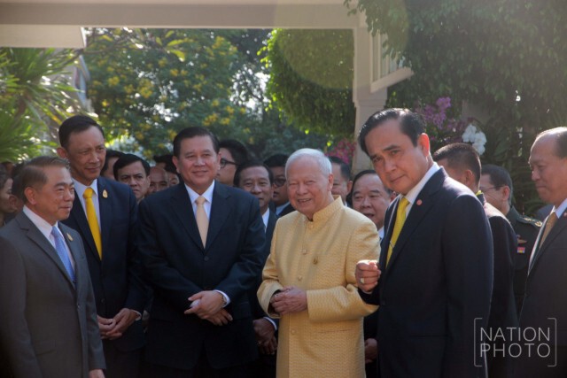 นายกฯนำครม.-ผบ.เหล่าทัพ เข้าอวยพรปีใหม่ "พล.อ.เปรม"