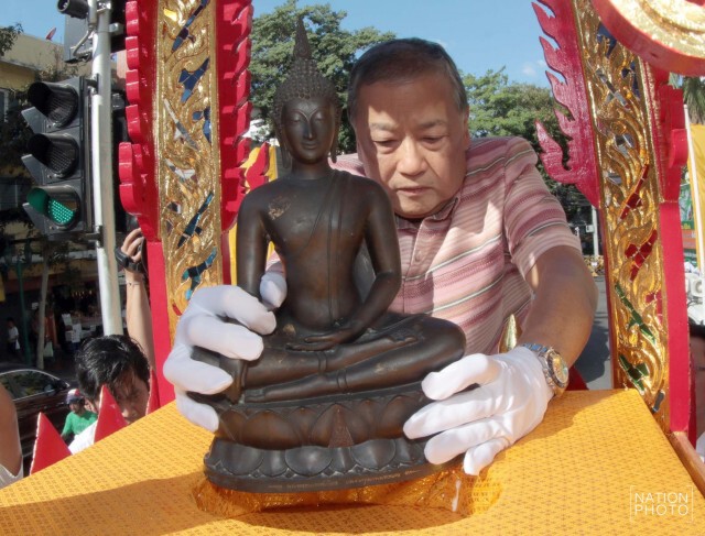 อัญเชิญพระพุทธนวราชบพิตรไปประดิษฐาน ณ มณฑลท้องสนามหลวง เนื่องในวันขึ้นปีใหม่
