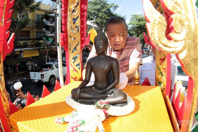 อัญเชิญพระพุทธนวราชบพิตรไปประดิษฐาน ณ มณฑลท้องสนามหลวง เนื่องในวันขึ้นปีใหม่