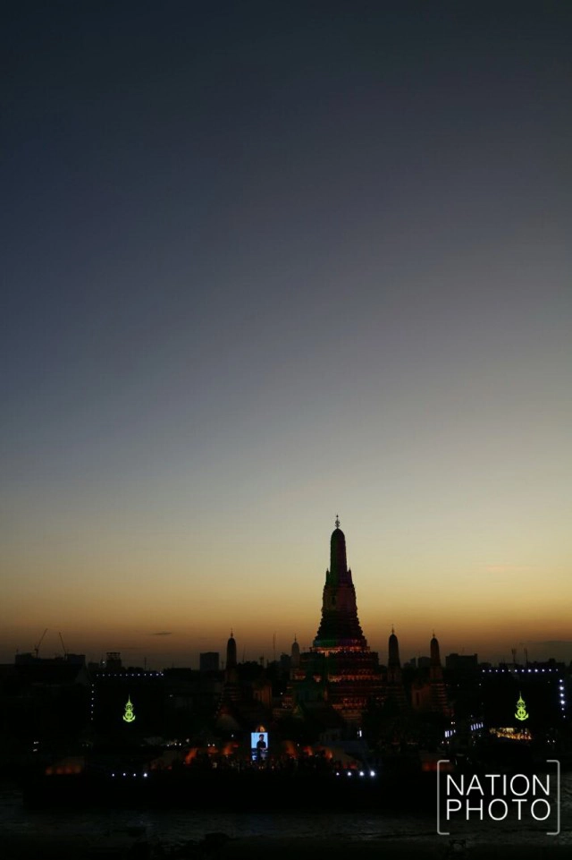 ภาพชุด แสงอัสดงสุดท้ายแห่งปี 2558