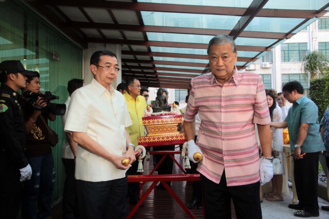 อัญเชิญพระพุทธนวราชบพิตรไปประดิษฐาน ณ มณฑลท้องสนามหลวง เนื่องในวันขึ้นปีใหม่