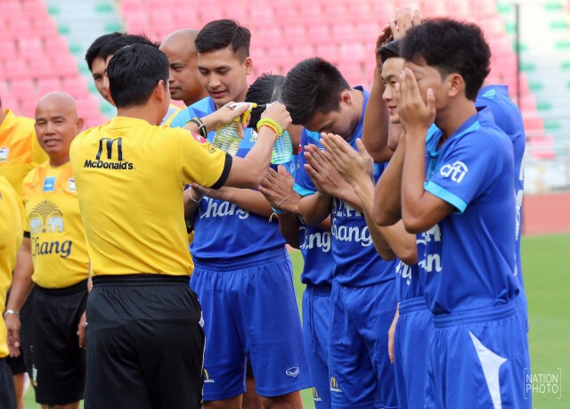 คนไทยในกาตาร์ สุดคึกรอเชียร์ "ช้างศึกยู-23" ลุยปรีโอลิมปิก