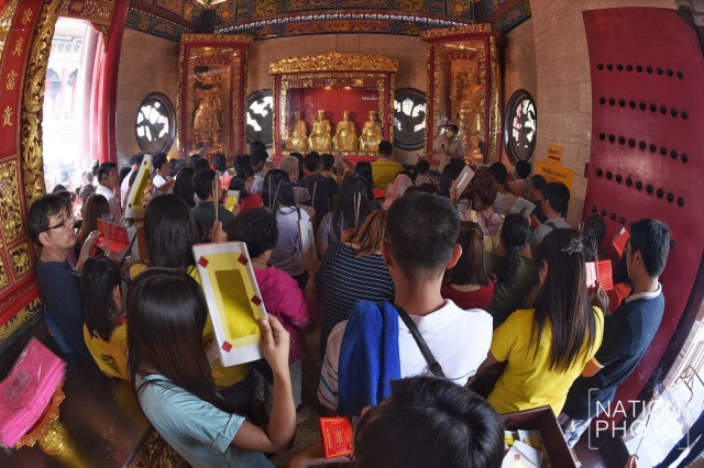 พลังแห่งศรัทธา! "องค์ไท้ส่วยเอี๊ย" ล้นวัดเล่งเน่ยยี่ 2