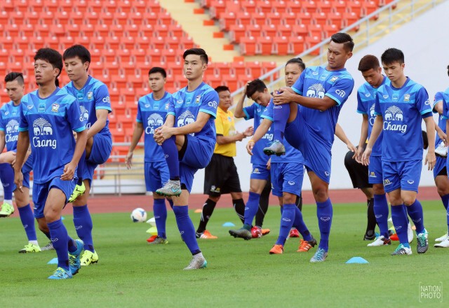 คนไทยในกาตาร์ สุดคึกรอเชียร์ "ช้างศึกยู-23" ลุยปรีโอลิมปิก