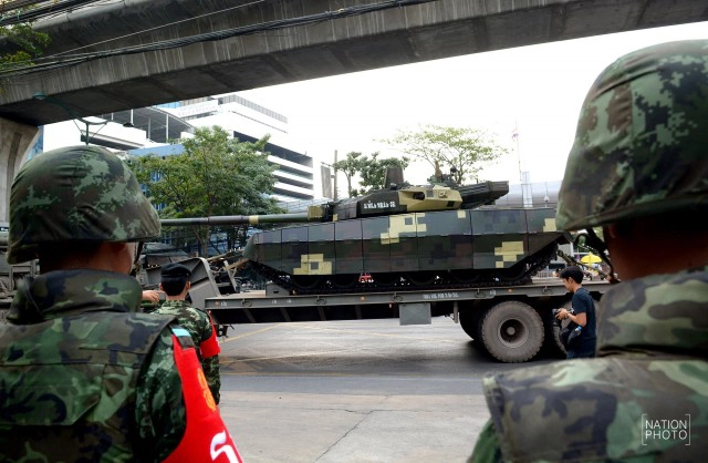 มาแล้ว! กองทัพบกขน "ยุทโธปกรณ์" ครบครัน เตรียมงานวันเด็ก59