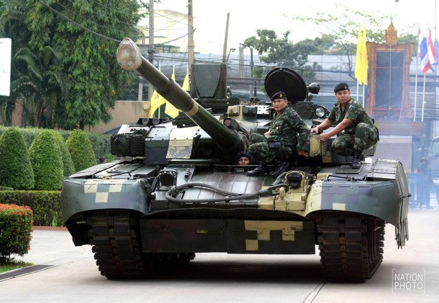 มาแล้ว! กองทัพบกขน "ยุทโธปกรณ์" ครบครัน เตรียมงานวันเด็ก59