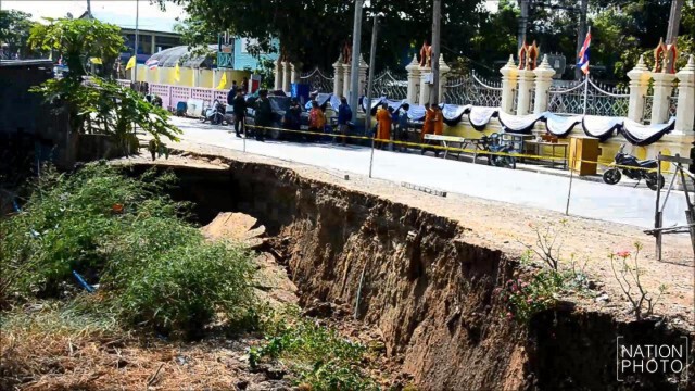 ถนนริมคลอง"พระยาบันลือ"ทรุด ลึก 3 เมตร