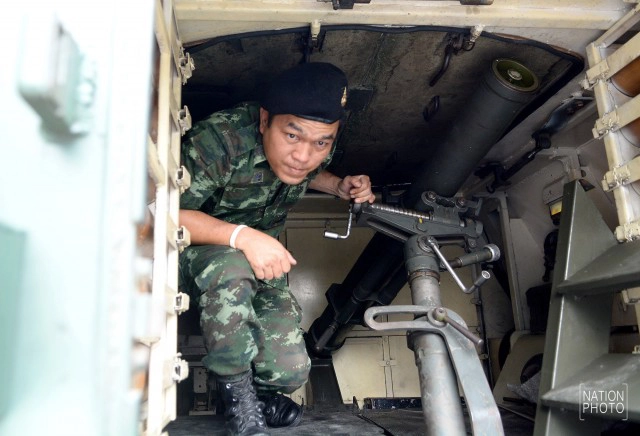 มาแล้ว! กองทัพบกขน "ยุทโธปกรณ์" ครบครัน เตรียมงานวันเด็ก59