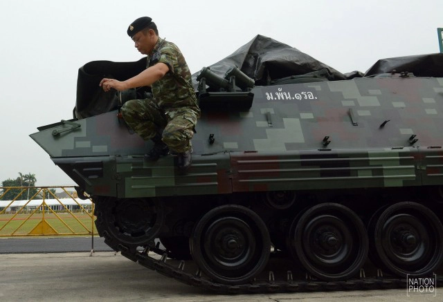 มาแล้ว! กองทัพบกขน "ยุทโธปกรณ์" ครบครัน เตรียมงานวันเด็ก59