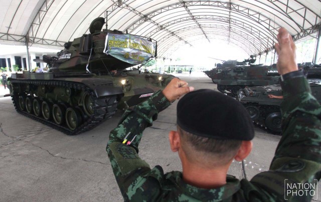ทหารนำ"รถถัง"เข้าประจำจุด พร้อมเปิดให้ชมในงานวันเด็กปี 59