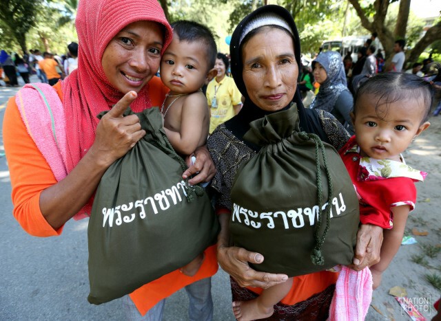 "ของขวัญพระราชทาน" น้ำพระทัยจากในหลวง แก่เด็กชายแดนใต้