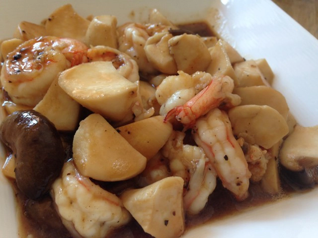 Cooking is Fun : เห็ดออรินจิกับกุ้งผัดพริกไทยดำ