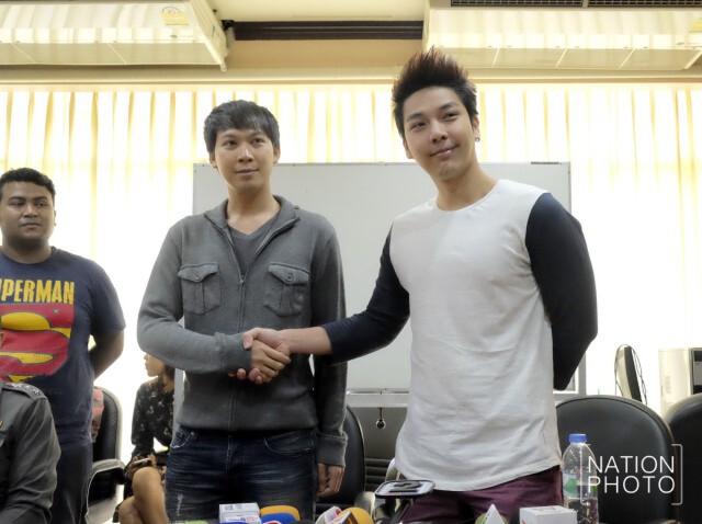 "ดีเจเก่ง" จับมือขอโทษ "หนุ่มเก๋งแดง" ตร.สั่งยึดใบขับขี่ 60 วัน