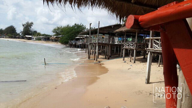 นทท. ร้องจัดระเบียบบุกรุกปลูกสร้างลงชายหาดสุชาดา