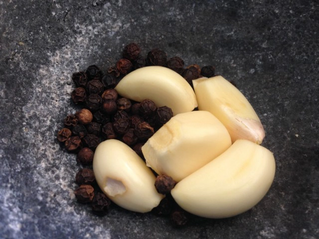 Cooking is Fun : เห็ดออรินจิกับกุ้งผัดพริกไทยดำ