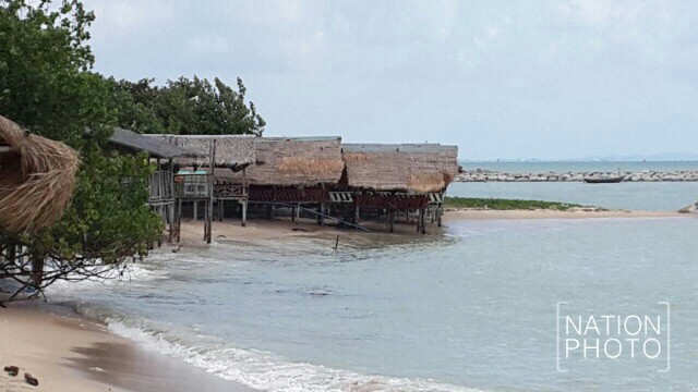 นทท. ร้องจัดระเบียบบุกรุกปลูกสร้างลงชายหาดสุชาดา