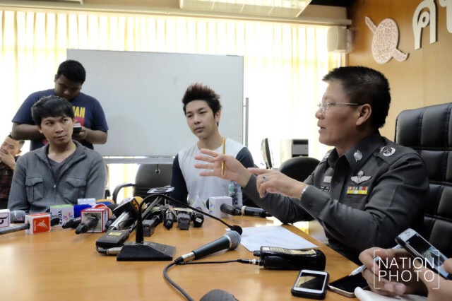 "ดีเจเก่ง" จับมือขอโทษ "หนุ่มเก๋งแดง" ตร.สั่งยึดใบขับขี่ 60 วัน